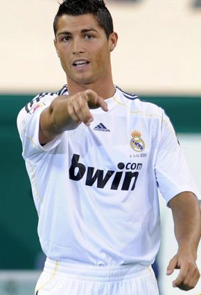 رونالدو يقترب من الانضمام لبرشلونة ونيمار هذا الصيف